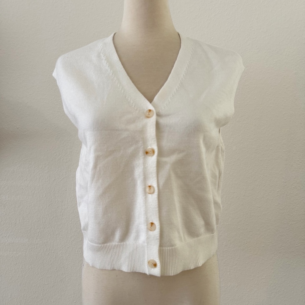 NWOT Song of Style by Aimee Song White Sleeveless Button-Up Cardigan
